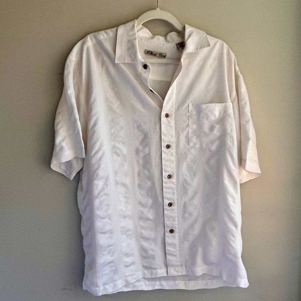 Batik Bay White Short-Sleeve Button-Up Shirt – Size L